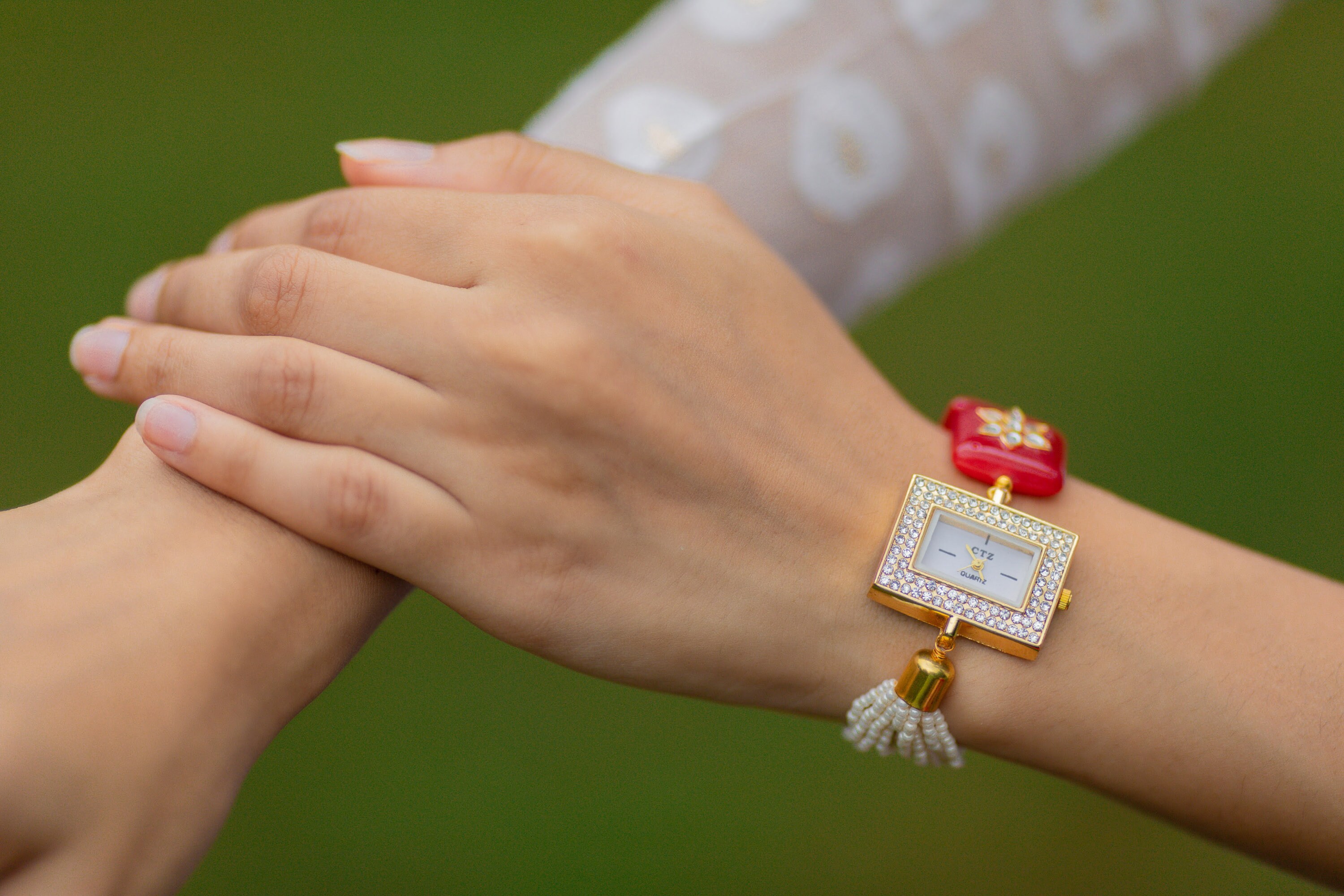 Kundan ladies wrist watch best sale