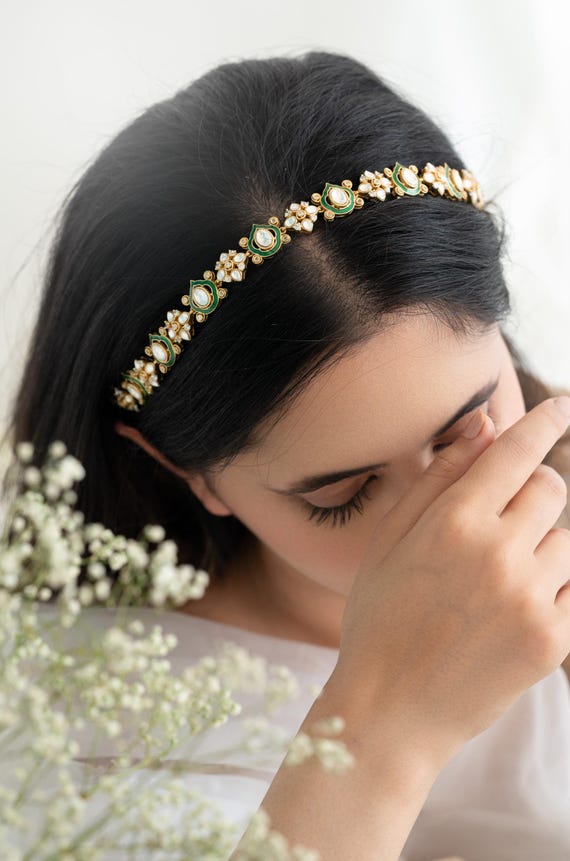 Green Kundan Pearl Bridal Headband: Indian Wedding Hair  display picture 2