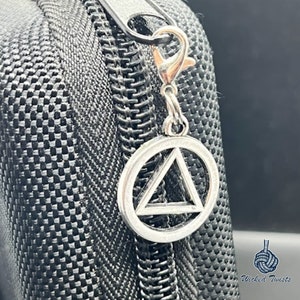 Recovery Symbol Zipper Pull
