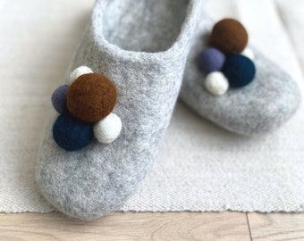 Pantoufles en laine feutrée Chaussures d'intérieur pour femme Cadeau de pendaison de crémaillère Pantoufles faites main Cadeau écologique pour elle Bulles Cadeaux d'hiver