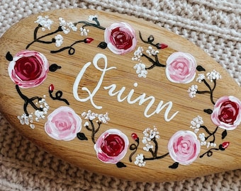 Spazzola per neonati dipinta/Regalo di battesimo personalizzato/Spazzola per capelli ricordo per neonata: Nome calligrafico con motivo floreale