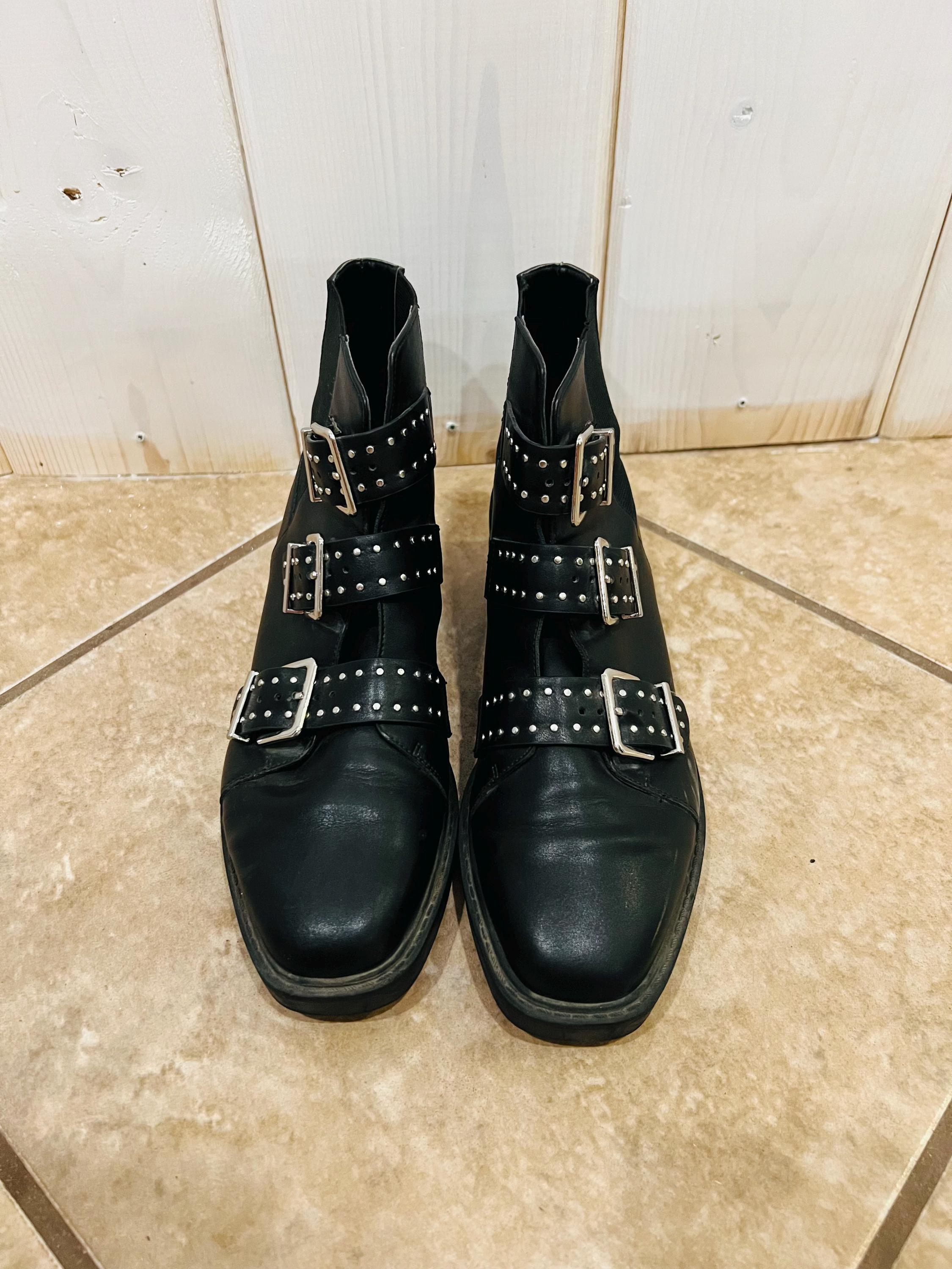 Black ankle boots with studs deals