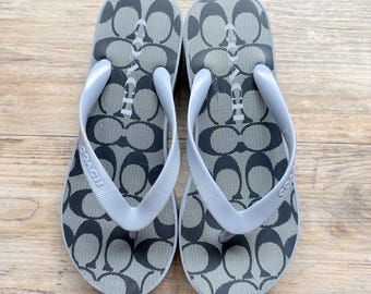 Coach Y2K Powder Blue Signature Logo Flip Flop Sandals Women's Size 7B