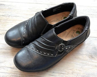 Zuecos vintage negros planos de cuero estilo indie, talla 9.5, estilo Y2K, bonitos, de principios de los 2000 y los 90.