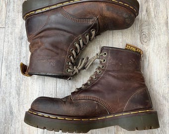 Dr Martens 1460-laarzen gemaakt in Engeland • Crazy Horse bruin leer • Vintage Doc Martens-gevechtslaarzen • UK 8 US 9
