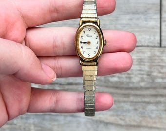 Vintage Timex Petite Gold Tone Watch • Oval Face Quartz Wristwatch • Stretch Band • Dainty Classic Style
