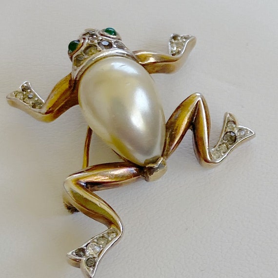 Trifari Alfred Philippe Pearl Belly and Pavé Frog Pin/brooch