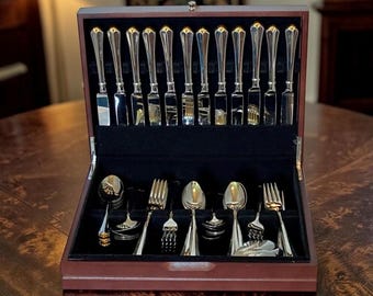Oneida Cube “Golden Julliard” Gold Accent 77-Piece Set (Service for 12 with Hostess/Serving Pieces, and Wallace Storage Chest) Vintage 1990s