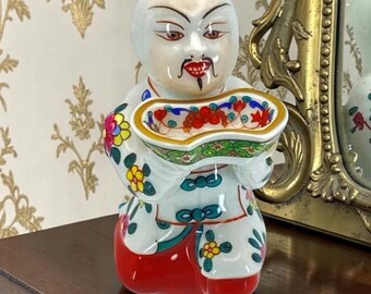 Herend Chinese Mandarin Kneeling Man Salt Bearer #5652C 3-Inch Vintage 1970s