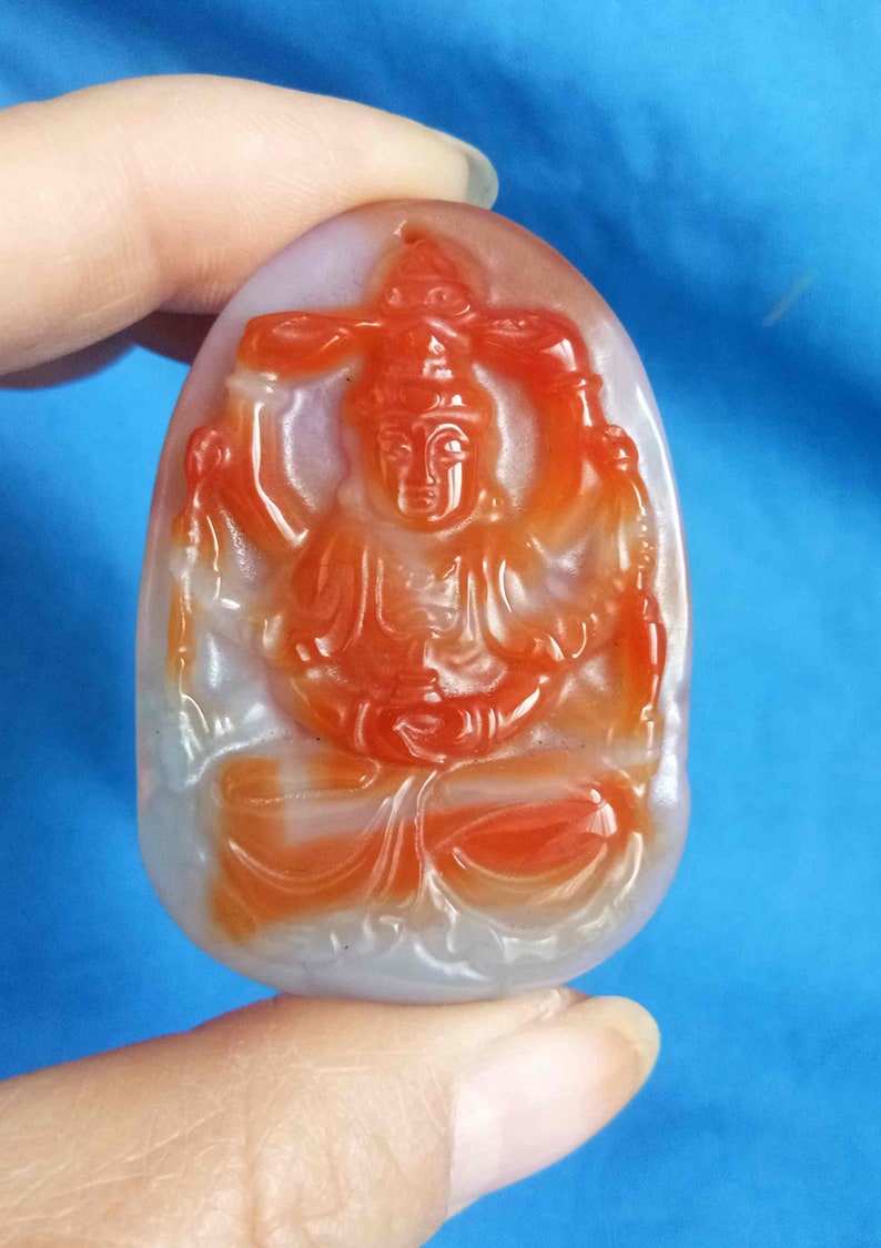 Natural agate carved Kwan-yin amulet pendant E1167