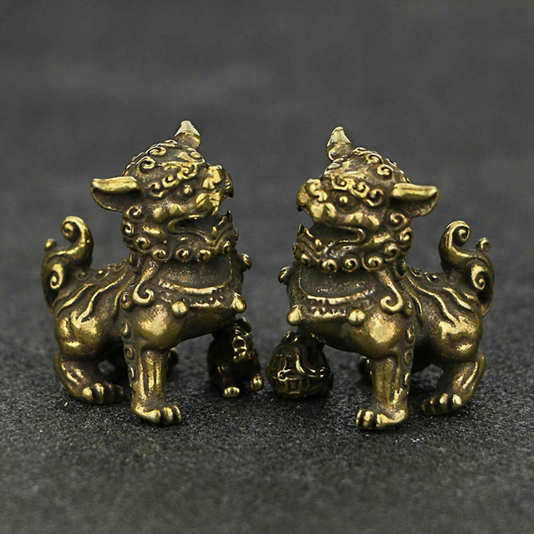 A Pair Solid Brass Carved Small Lion Statue, Home Decoration, Antique