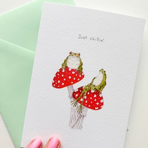 Carte de voeux imprimée Just Chillin' Frogs, Carte de voeux de jolies grenouilles se refroidissant sur des champignons