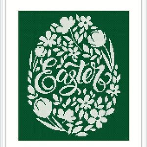 Könnte beinhalten: Weißes Kreuzstichmuster auf grünem Hintergrund mit dem Wort "Easter" umgeben von stilisierten Blumen und Blättern.