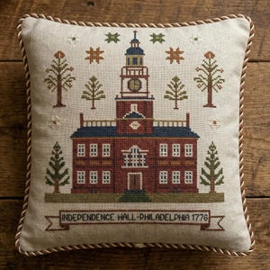 Independence Hall Cross Stitch Pattern, America 250 Anniversary Sampler, Philadelphia 1776 Patriotic Folk Embroidery PDF