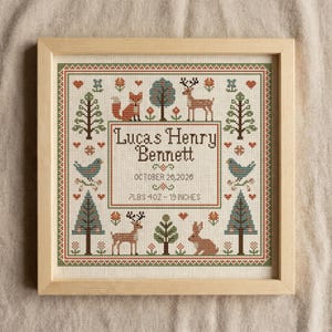 Schema per punto croce "Animali del bosco - Annuncio di nascita" in formato PDF, campionario personalizzato per neonati, schema per cameretta in stile folk. immagine 6