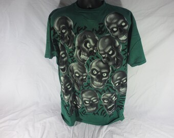 Delta Pro Weights - Skull Pile - Green t-shirt - Size Extra Large - Deadstock
