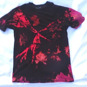 Foot Locker Athletic Fit - Acid Wash/ Tie Dyed Splatter t-shirt - Size Extra Large