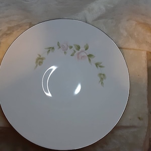 Style House fine china made in Japan Tudor Rose pattern serving bowl large for vegetables, etc vintage