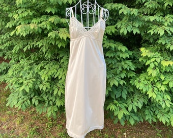 Vintage 70s beige silky satin nightgown dress M  small medium 1970s nylon tan Sears The Doesn't Slip Anti Cling