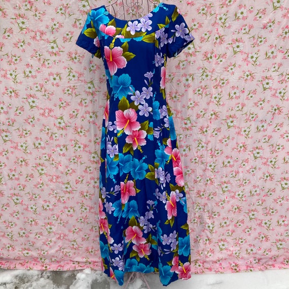70s Vintage Maxi Dress | S-M | Hawaiian Floral Blue Pink Purple 