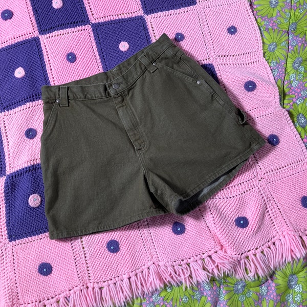 vintage 90s Y2K carpenter shorts olive green high waisted   1990s  high waisted  cotton Lyocell pockets riveted by Lee