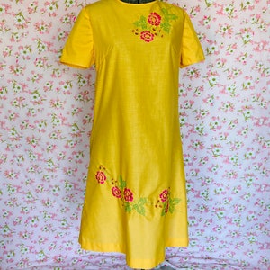 Vintage 60s 70s shift dress yellow pink floral |S - M| embroidered