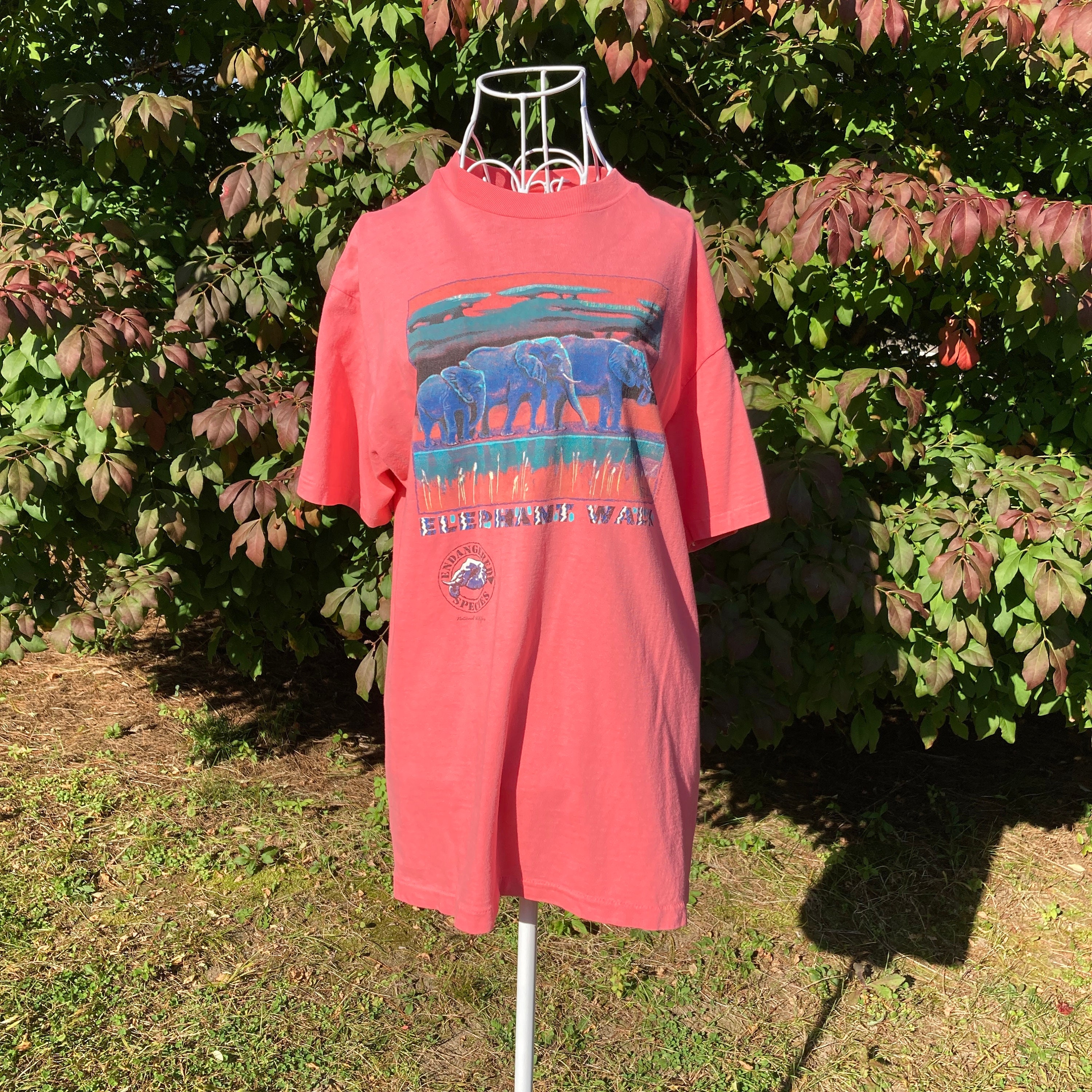 Vintage 90s t shirt graphic | S - M | elephant coral pink single stitch