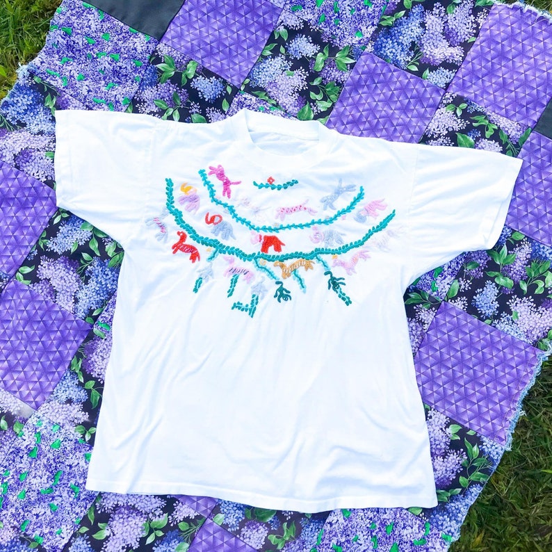 Vintage vtg embroidered animal distressed t shirt M L crop cropped 90s 80s 1990s thrashed embroidery tiger elephant