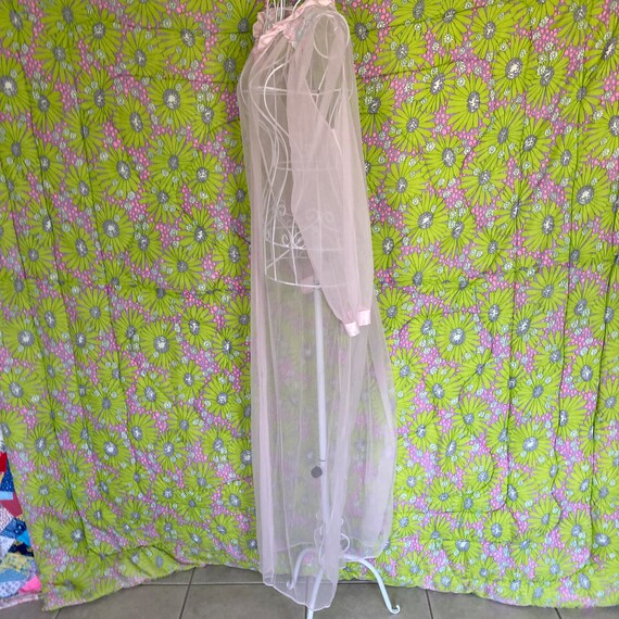 Vintage 70s pale pink mesh and lace peignoir long… - image 4