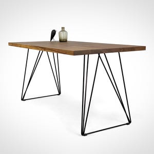 Mesa de nogueira LIN, mesa moderna de madeira maciça com pés geométricos de aço.