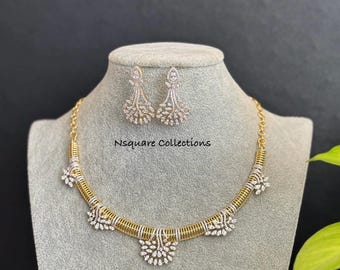 Reposición - Conjunto de collar de diamantes y circonitas cúbicas de dos tonos dorados: collar de diamantes - Joyería del sur de la India