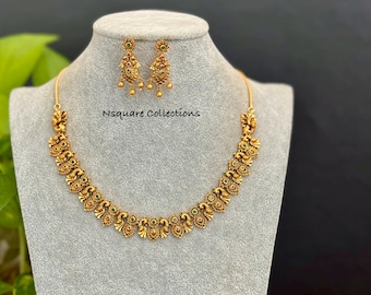 Conjunto de collar antiguo de rubíes Kemp: joyería del sur de la India, acabado en oro mate.