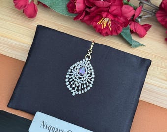 Diamond Tikka: Maangtikka corto con acabado dorado en dos tonos