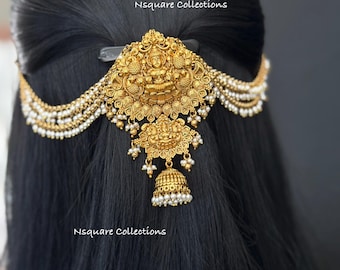 Grampo de cabelo antigo da deusa Lakshmi: Jada Billa dourado com corrente de pérolas