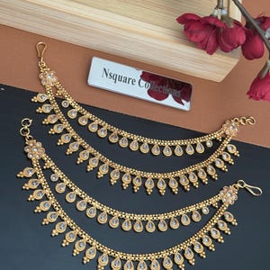 Une paire de chaînes d'oreilles en perles polki superposées à finition dorée - Accessoire de boucle d'oreille traditionnel Jhumka