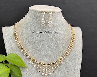 Conjunto de colar e brincos com pérolas e zircônias cúbicas em dois tons – Joias para festa de casamento