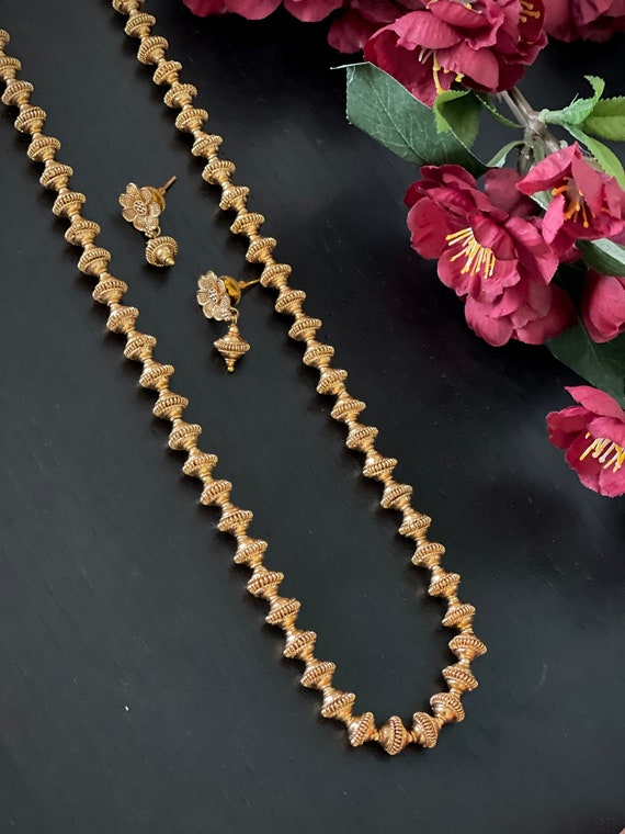 Simple Antique Gold Finished Necklace Set With Matching Earrings