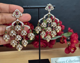 Restock - Orecchini Jhumka vittoriani: lampadario in oro antico con zirconi cubici, gioielli da sposa