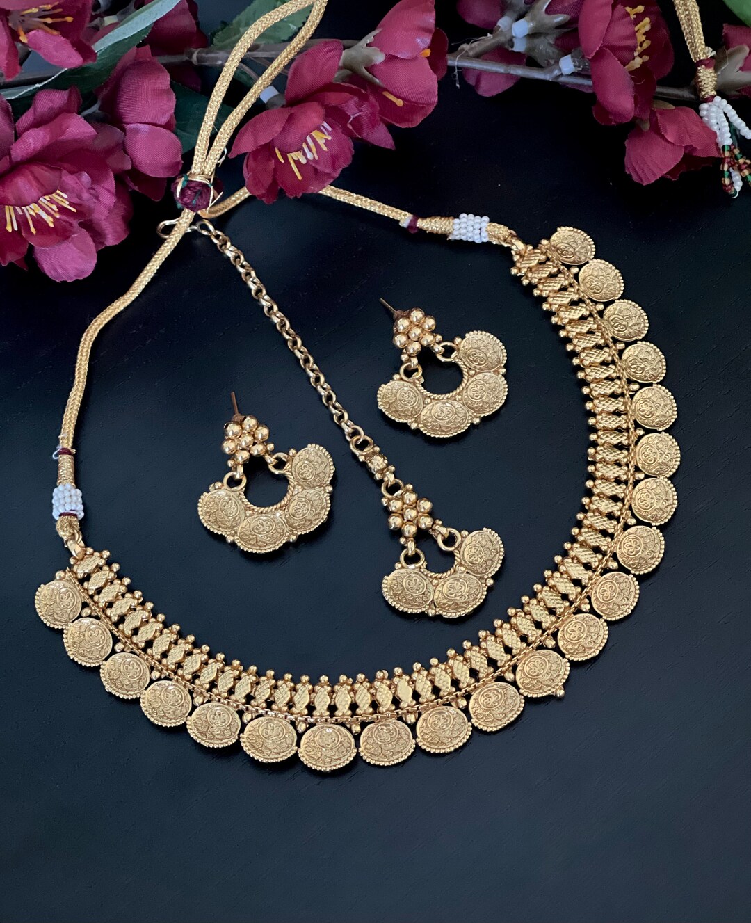 Simple Antique Necklace Set With Matching Earrings and Tikka / Light