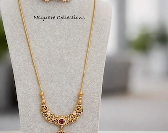 Juego de colgante de pavo real con acabado en oro mate antiguo: Kemp Stone Temple Jewelry