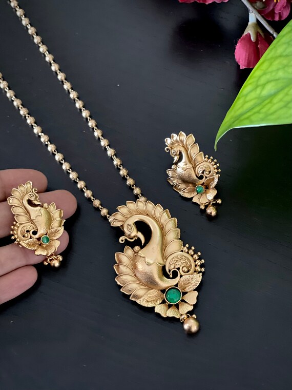 Peacock pendant 2024 necklace gold