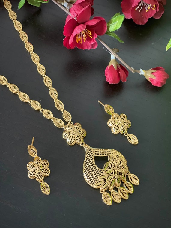 Check These Lightweight Gold Necklace Designs for Your D-day