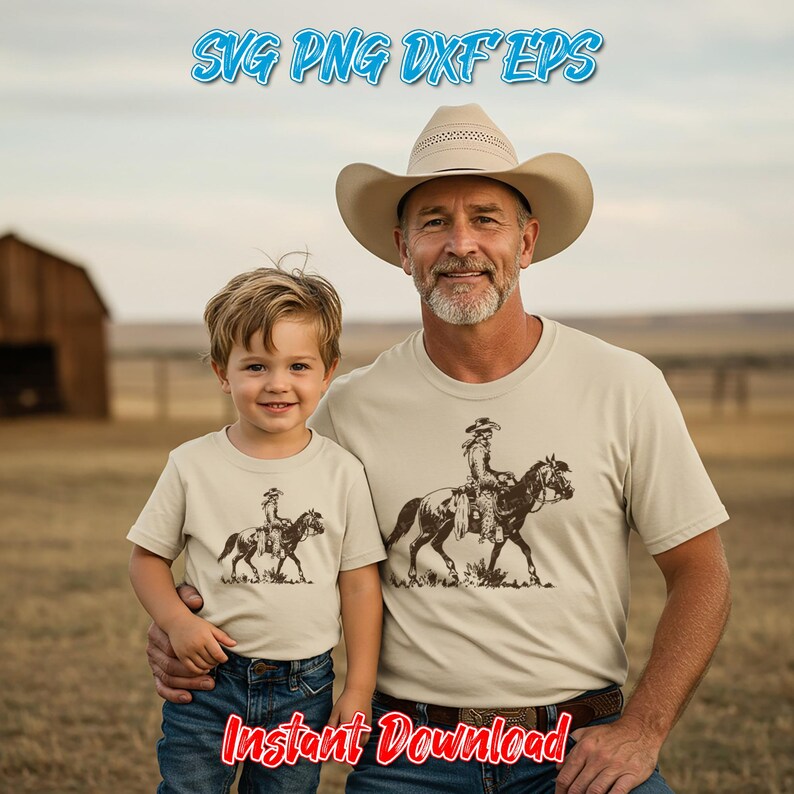 K&ouml;nnte beinhalten: Zwei beige T-Shirts mit einer dunkelbraunen Grafik einer reitenden Person. Der Text SVG PNG DXF EPS und Instant Download ist sichtbar. Die T-Shirts werden von einer Person mit beigem Cowboyhut und einem Kind in blauen Jeans getragen.