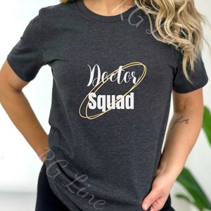 T-shirt squadra dottori, camicia squadra medica, maglietta regalo sanitaria, apprezzamento del medico, camicia da infermiera, regalo infermiere medico, personale medico