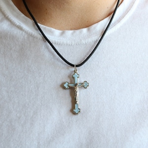 Ciondolo crocifisso Paracord nero in metallo blu Cristo Croce Collana crocifisso Misericordia cattolica