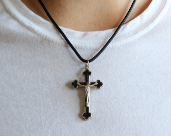 Colgante de crucifijo de metal negro Paracord Cruz de Cristo negra Collar de crucifijo Misericordia católica