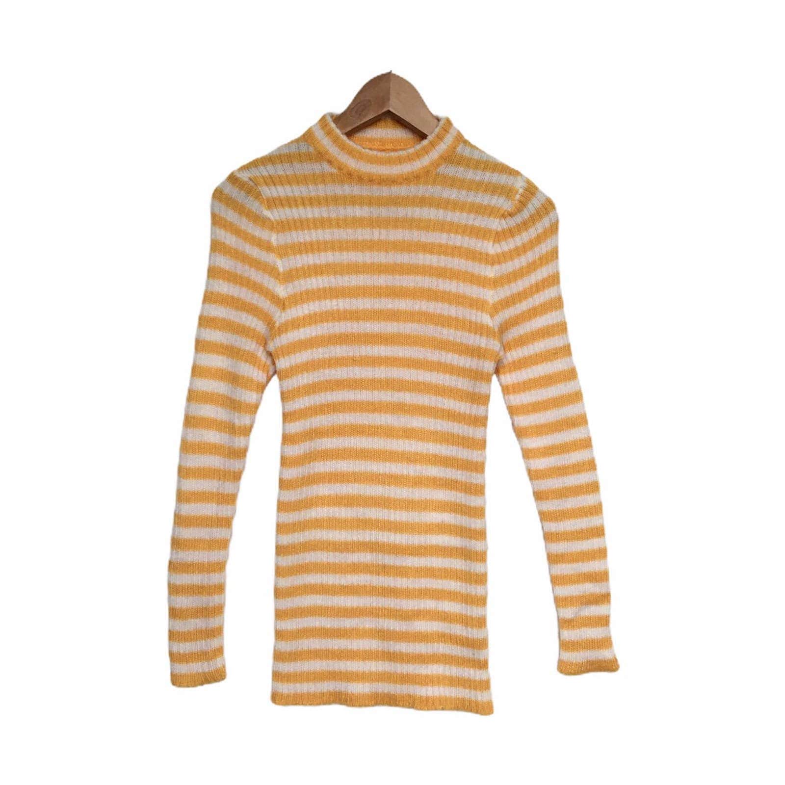 Tight store fitted jumpers