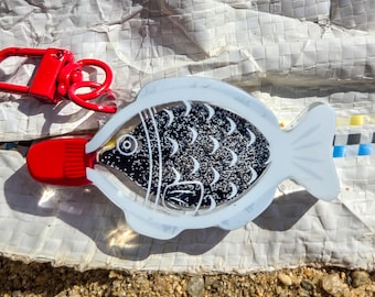 Portachiavi a forma di pesce in salsa di soia/liquido acrilico.