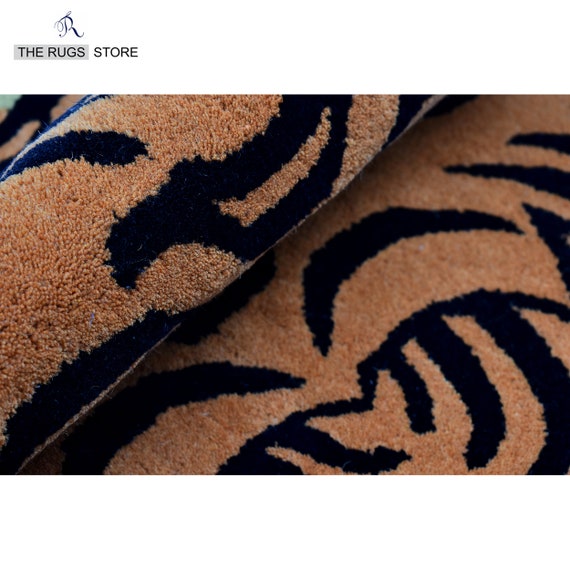 thumbnail interactive-video image 1 of Hand Tufted Wool Tiger Shape Rug – 2x3 Ft Animal Skin Pattern – Black & Brown, 3D Effect 1 of 6