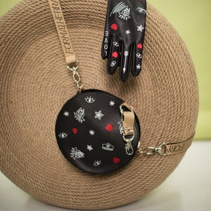 Vegane Ledertasche bestickt kreistasche | Umweltfreundliche ästhetische Handtasche | Kleine schwarze Umhängetasche | Ukrainische Marke